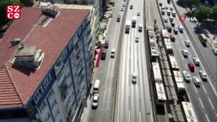 Sorumsuz sürücüler E-5 yan yolu otoparka çevirdi