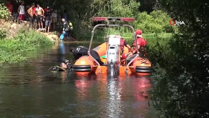 Kanalda yüzerken kaybolan 17 yaşındaki Sezgin'i 15 dalgıç arıyor