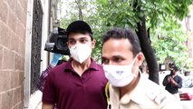 Sushant Case: Rhea Chakraborty के भाई Showik पूछताछ के बाद निकले बाहर | FilmiBeat