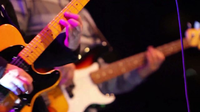 38) Music. Guitar Bass. Glass Pond. Public Memory. Dance et électro. Dramatique