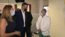 Pedro Sánchez interrumpe sus vacaciones en Lanzarote para reunirse con el presidente canario