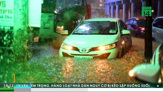 TPHCM bì bõm sau cơn mưa kỷ lục | VTC