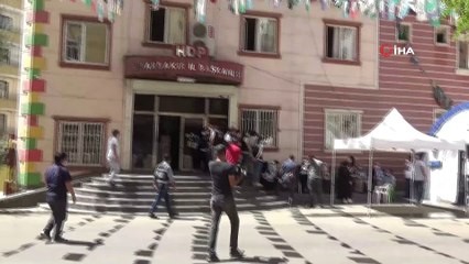 Evlat nöbetindeki ailelerden PKK ve HDP’ye tepki