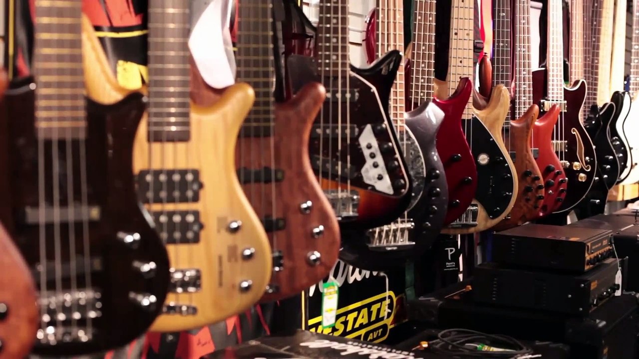 41) Music.  Guitar Bass.  Greener Grass. Dyalla. Dance et électro.  Dramatique