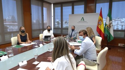 Bendodo traslada a los delegados del Gobierno la necesidad de "no bajar la guardia"