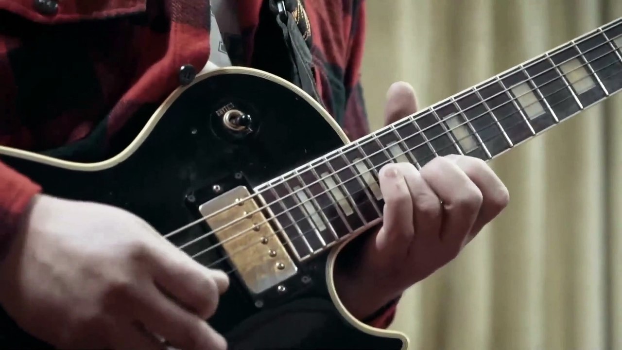 44) Music.  Guitar Bass.  Aioli. Andrew Langdon.  Dance et électro.  Dramatique