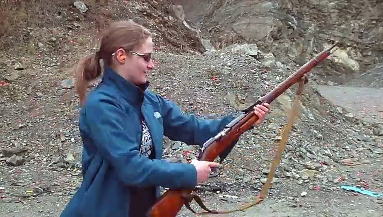 इस महिला ने बंदूक से जो किया उसे देखकर यकीन नहीं होगा/Will not believe what this woman did with gun