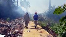 Incêndio em entulhos e vegetação provoca grande quantidade de fumaça no Tarumã