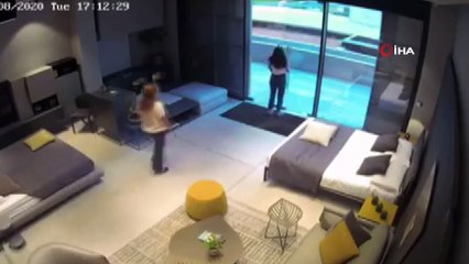 - Beyrut'taki şiddetli patlama bir kadını metrelerce uzağa fırlattı