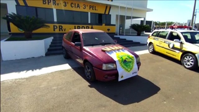 PRE detém dupla e apreende Kadett que transportava 4 kg de maconha na PR-323