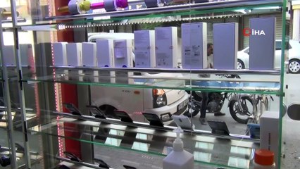 3 bin TL değerindeki telefonu güpegündüz böyle çaldı
