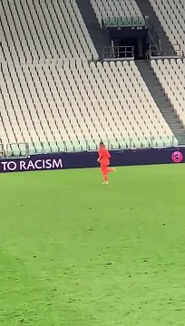 Quand Anthony Lopes fête la qualif de l'OL dans des tribunes vides !