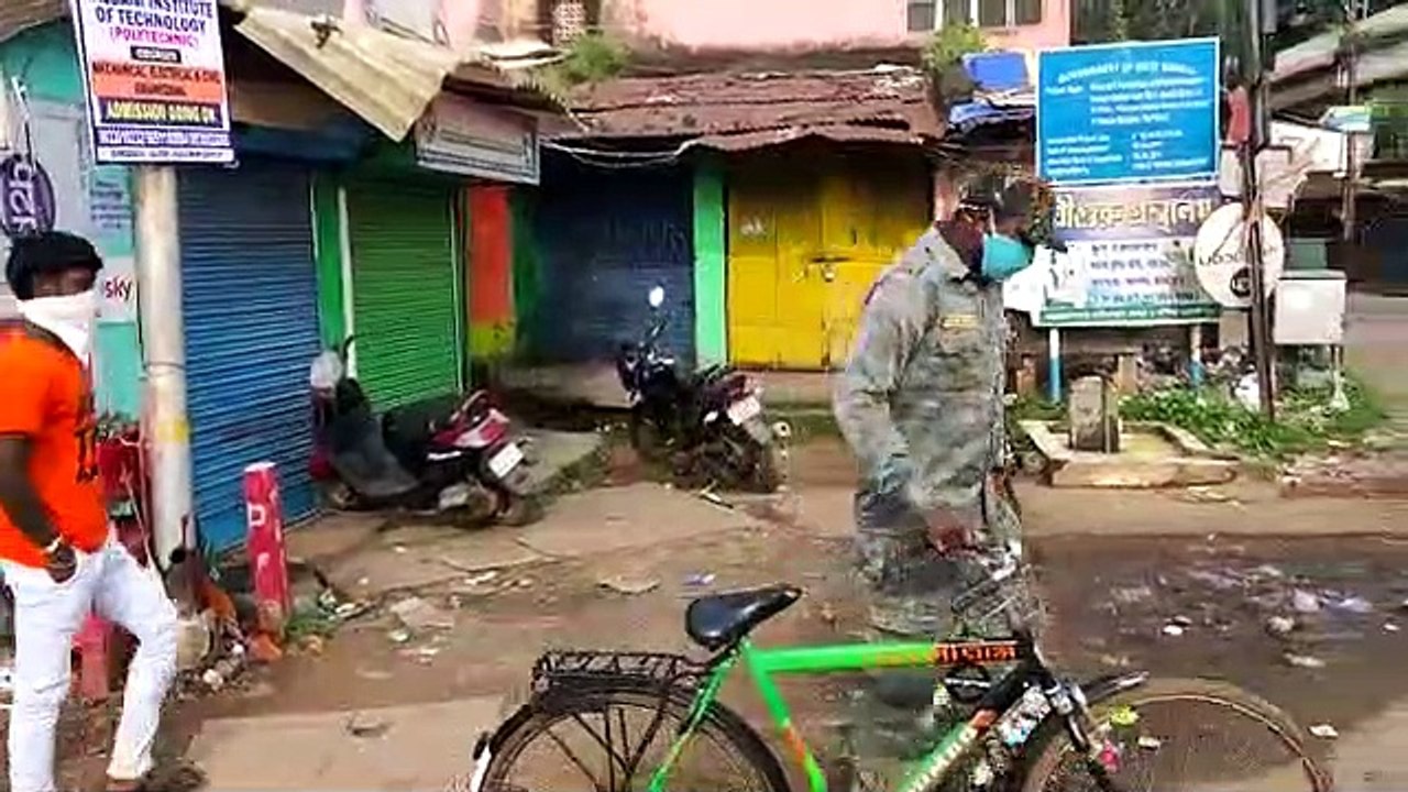 লক ডাউন স্পেশাল: পুলিশে ছুঁলে ছত্রিশ ঘা