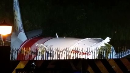 Ascienden a 18 los muertos tras salirse de la pista un avión en el sur de India