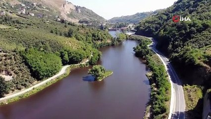 Bu göl siyah görüntüsü ile dikkat çekiyor