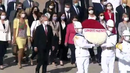 Kılıçdaroğlu, yeniden genel başkan seçilmesinin ardından Anıtkabir’i ziyaret etti