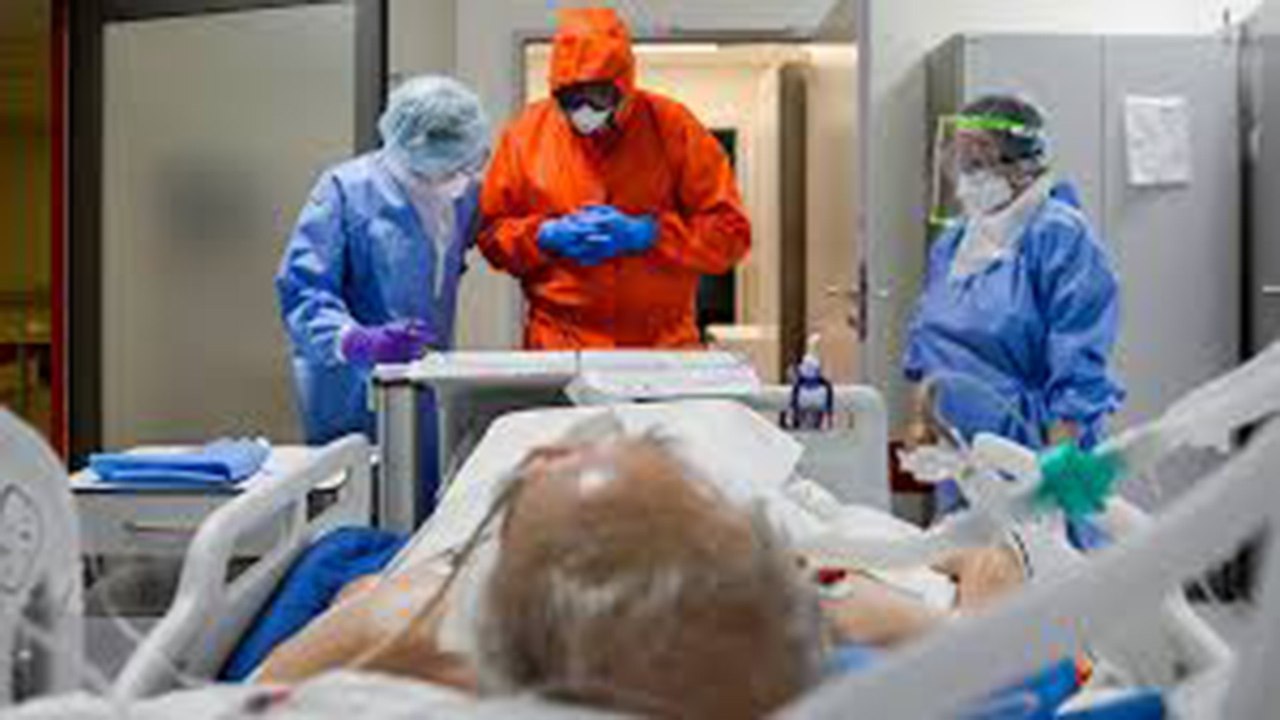 Nguyên nhân nào khiến người già dễ tử vong vì Covid-19 | VTC