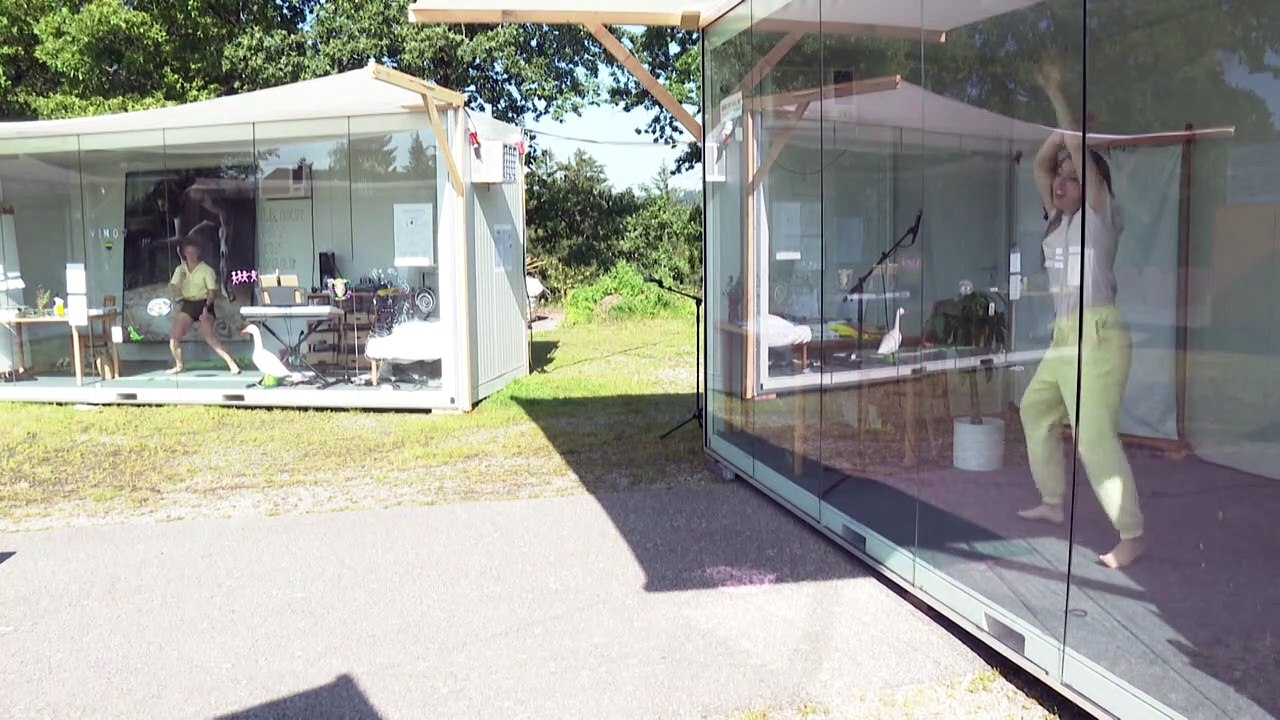 Eingesperrt im Container - als Kunstaktion