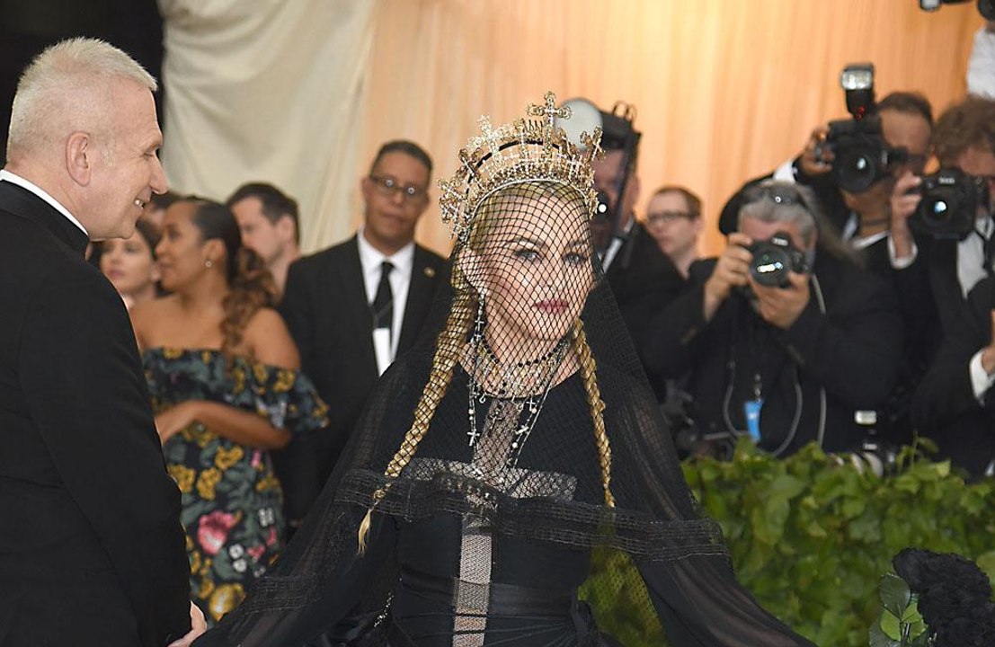 Madonna set to sign 'eight-figure deal' to resign to Warner Records