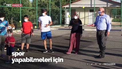 Yörük çocukları için yaylaya tenis kortu