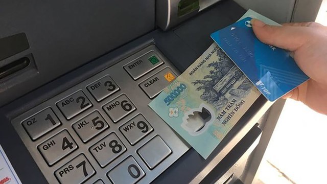 Sập bẫy lừa đảo, tiền ngân hàng không cánh mà bay | VTC