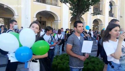 Scores of Russians attend anti-corruption rally in St Petersburg