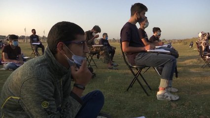 카슈미르, 문 닫은 학교...야외 교실로 꿈을 키운다 / YTN