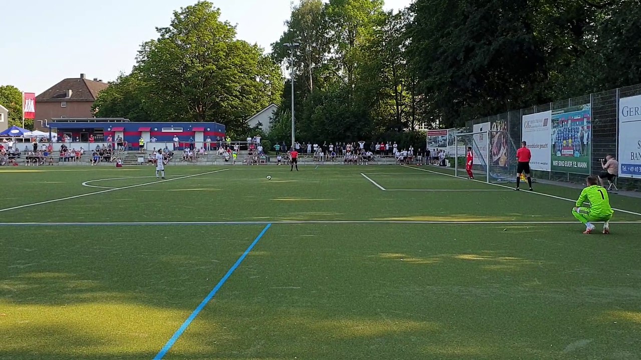 Deran Toksöz trifft den entscheidenden Elfer