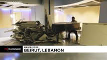 شاهد: مواطن لبناني يعزف على البيانو لمتطوعين يزيلون الأنقاض في مستشفى في بيروت