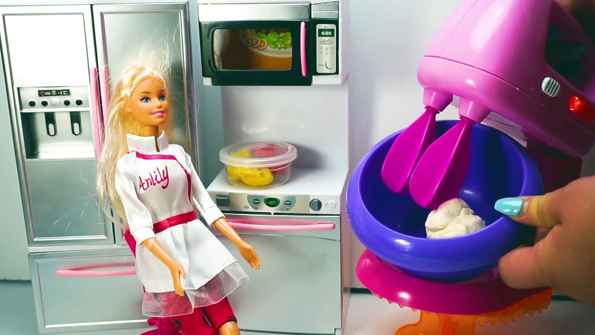 barbie doll cooking kitchen