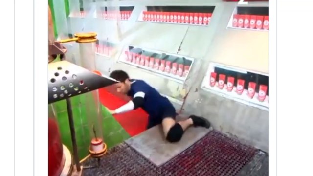 #FortBoyard la séquence culte de Vianney dans l’épreuve de la ketchuperie de Fort Boyard 2020 : Vianney, tu peux venir faire la sauce tomate chez moi quand tu veux !