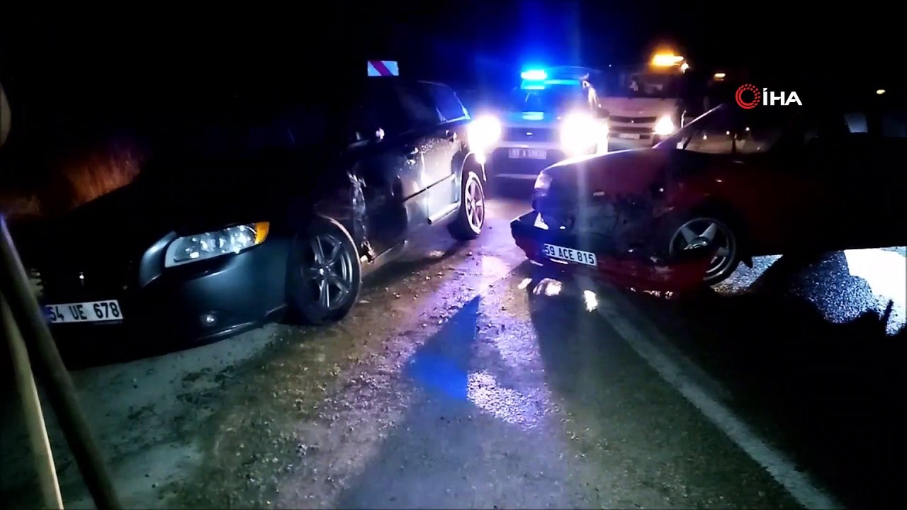 Kaygan zeminde feci kaza: 4 yaralı