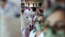Enfermeiras realizam movimento no calçadão reivindicando por melhorias salariais