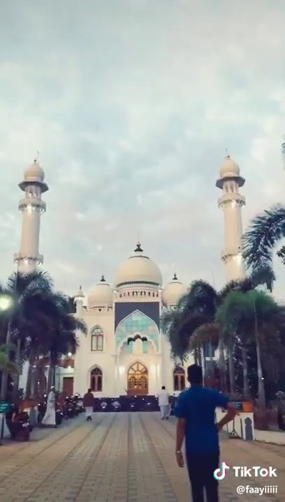 Khubsurat masjid Islamic WhatsApp status ( 720 X 406 )