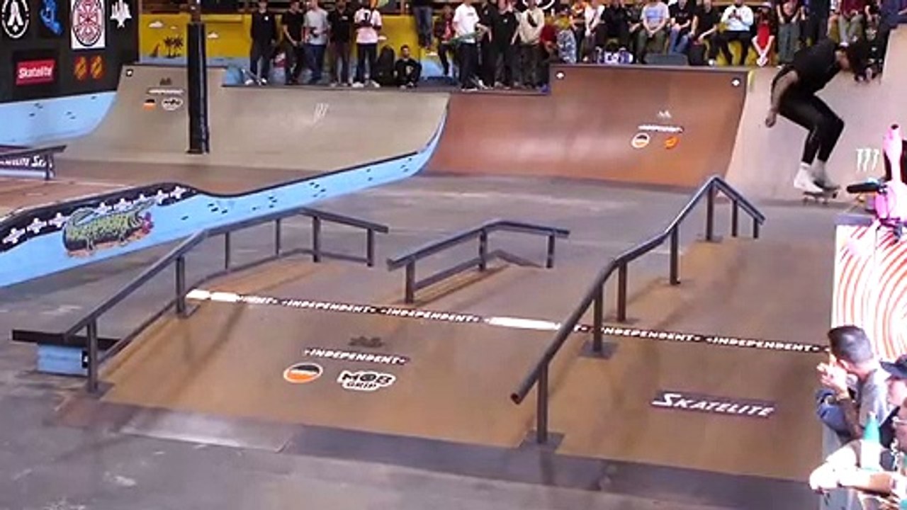 AKSI PARA SKATE BOARD DI ARENA