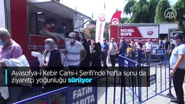Ayasofya-i Kebir Cami-i Şerifi'nde hafta sonu da ziyaretçi yoğunluğu sürüyor