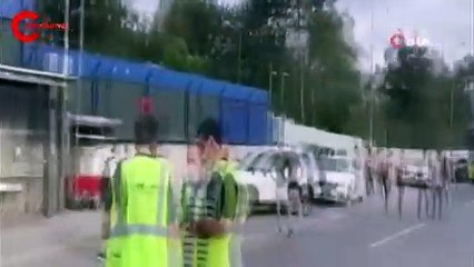Hasdal otoyolunda üstgeçit çöktü, yol trafiğe kapandı
