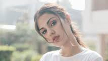 Rhea Chakraborty ने गायब किए सुशांत की बहन के FD के 2.5 करोड़ FilmiBeat