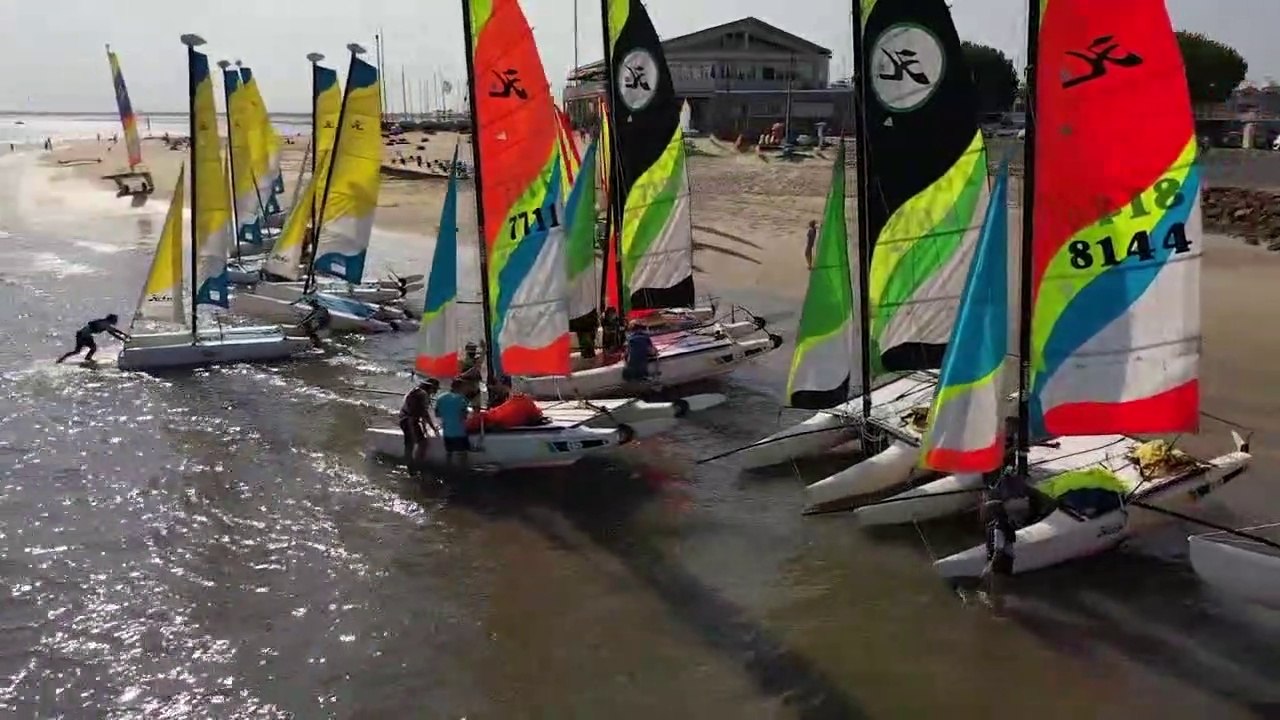 Fédération Française de Voile - FFVoile : Les Ecoles Françaises de Voile proposent des stages adaptés à toutes vos envies ! #EnviedEmbruns