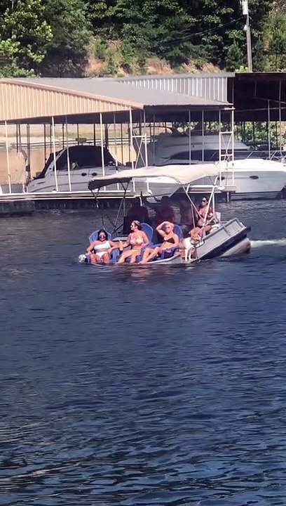 Pontoon Submarine Cruises By