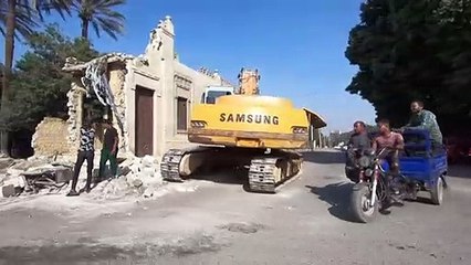 طريق "الفردوس" الجديد في القاهرة يهدد جبانة المماليك الأثرية في مصر