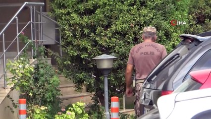 Özel harekat polisi evinde ölü bulundu