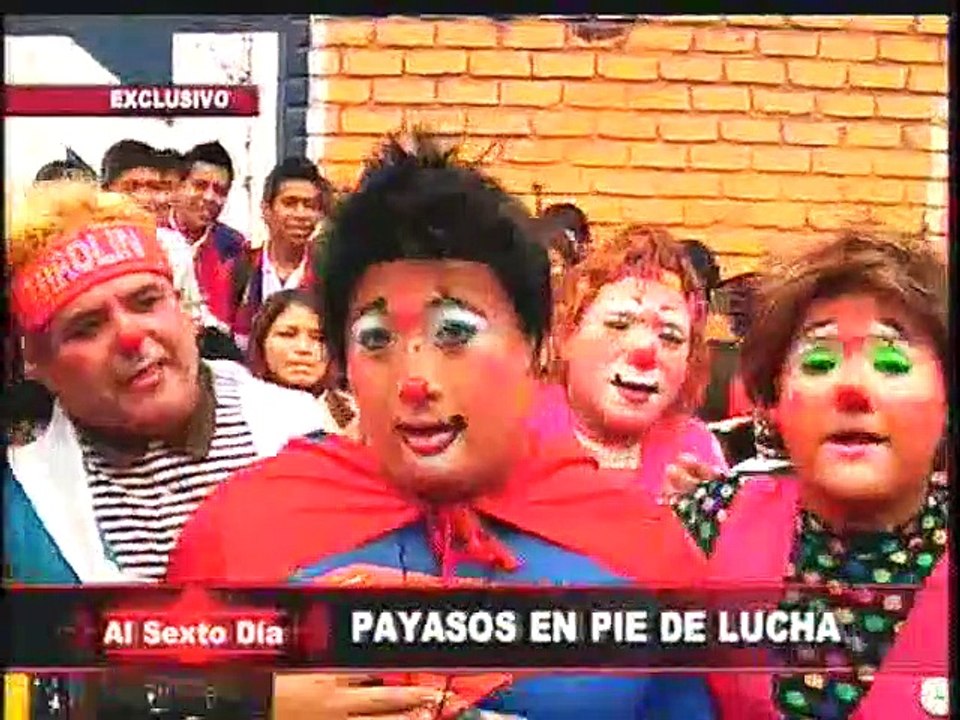 Payasos en pie de lucha: una alegre manifestación para un reclamo serio