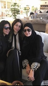 الحج بين رفاهية المشاهير وصور النجوم بملابس الإحرام في زمن الكورونا