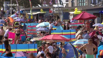Britons crowd beaches despite COVID on another scorching day
