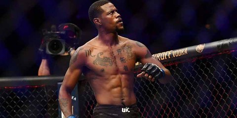 Derechazo mortal en la UFC: su rival queda retorciéndose y el árbitro lo salva de lo peor