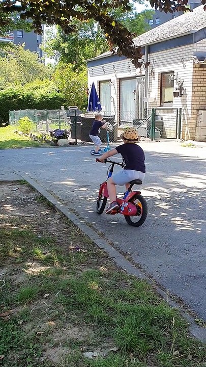 24 Juin 2020 : Eden à vélo et Thorgan à trottinette
