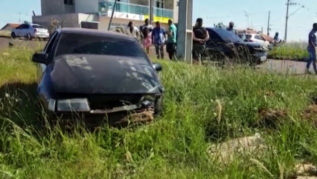 Forte colisão entre carros é registrada no Florais do Paraná