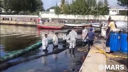 La población de isla Mauricio se moviliza ante amenaza de marea negra