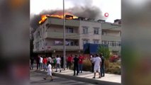Arnavutköy’de mangaldan tutuşan çatı alev alev yandı
